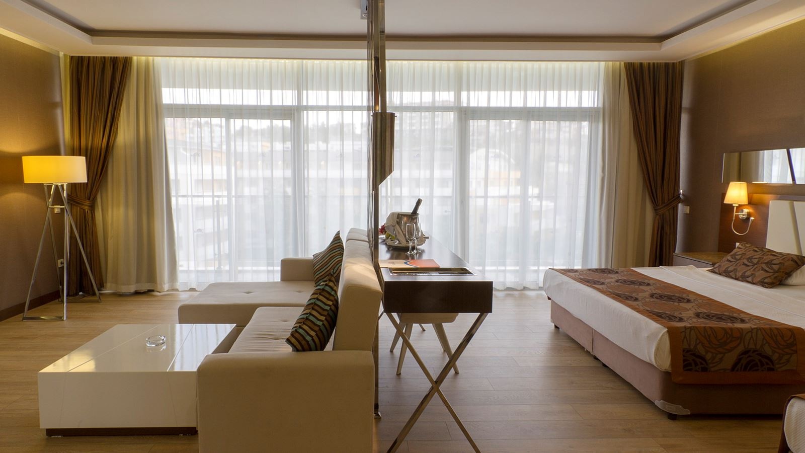 rooms-suit-with-balcony