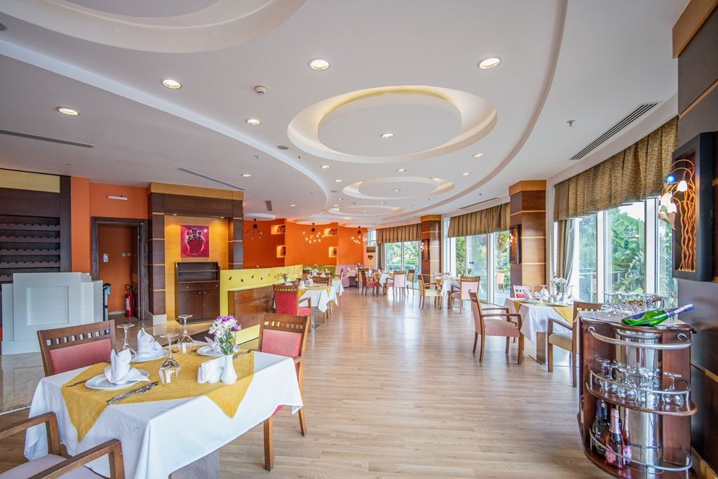 restaurants-peruna-a-lacarte-restaurant