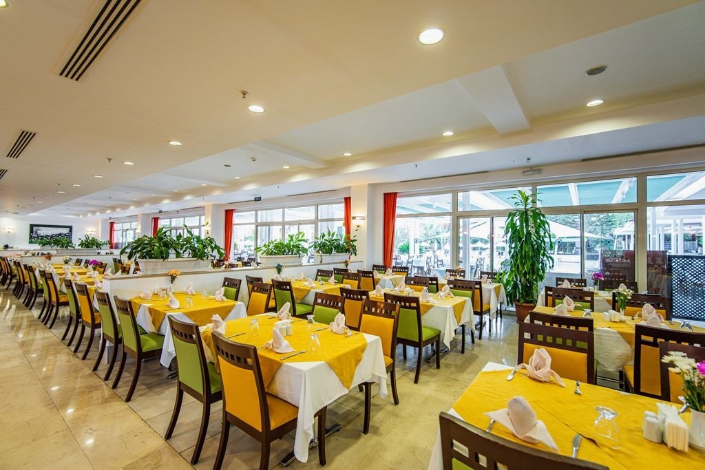 restaurants-papaya-restaurant