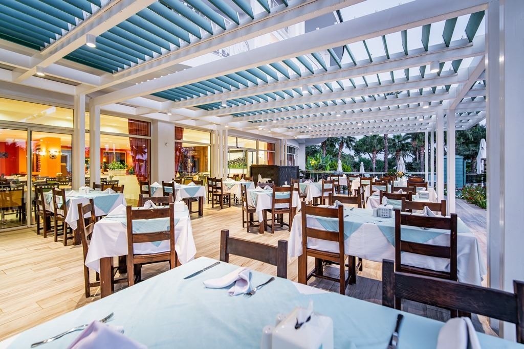 restaurants-papaya-restaurant