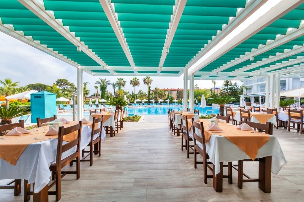 restaurants-papaya-restaurant