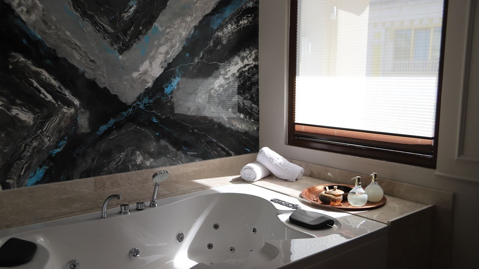 rooms-deluxe-suit-oda