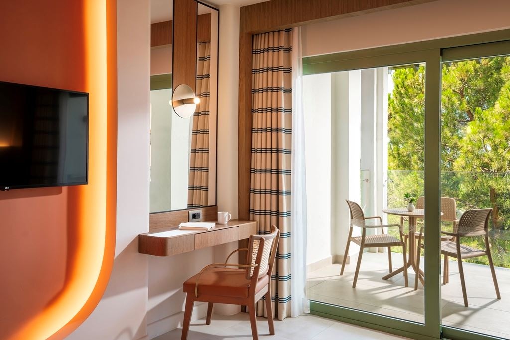 rooms-deluxe-family-room-land-side-type-4d