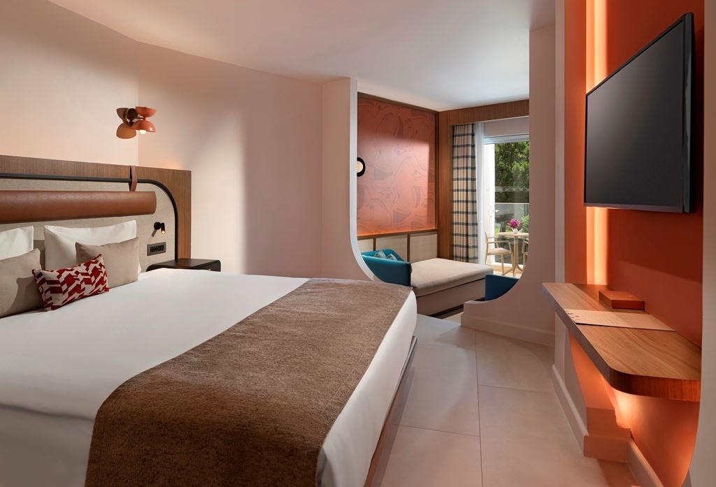 rooms-deluxe-large-land-side-type-2d