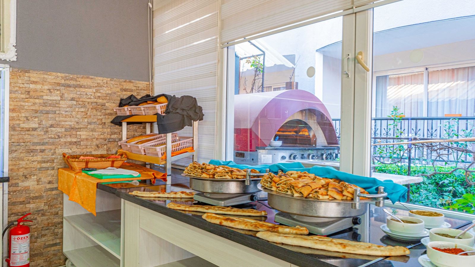 restaurants-restaurant