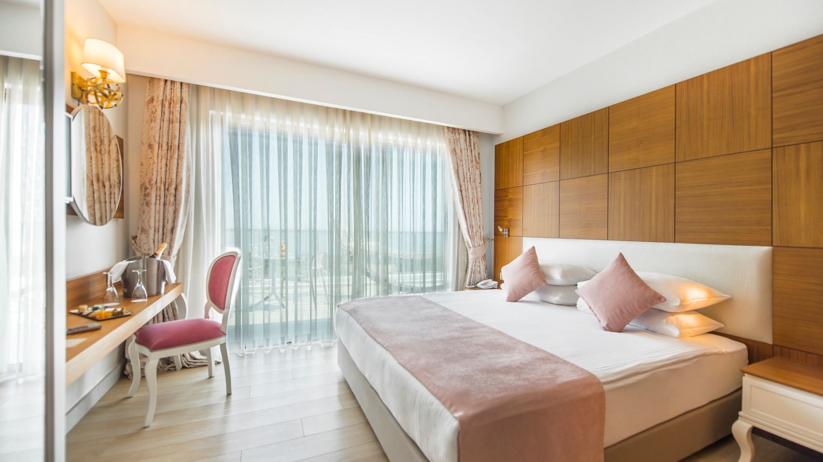 rooms-king-suit-2-bedrooms