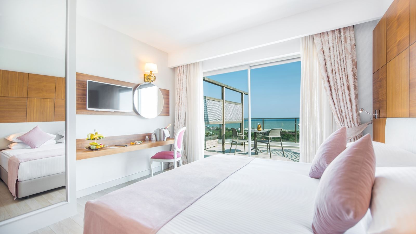 rooms-king-suit-2-bedrooms