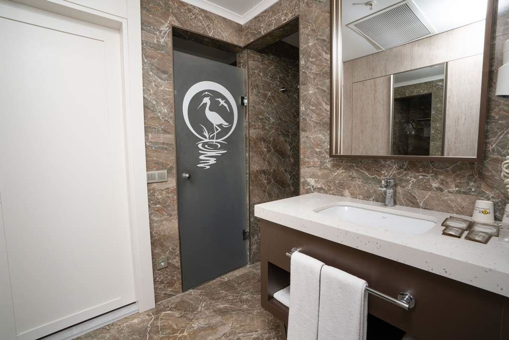 rooms-coral-family-room