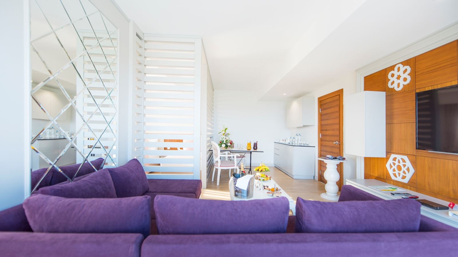 rooms-king-suit-2-bedrooms