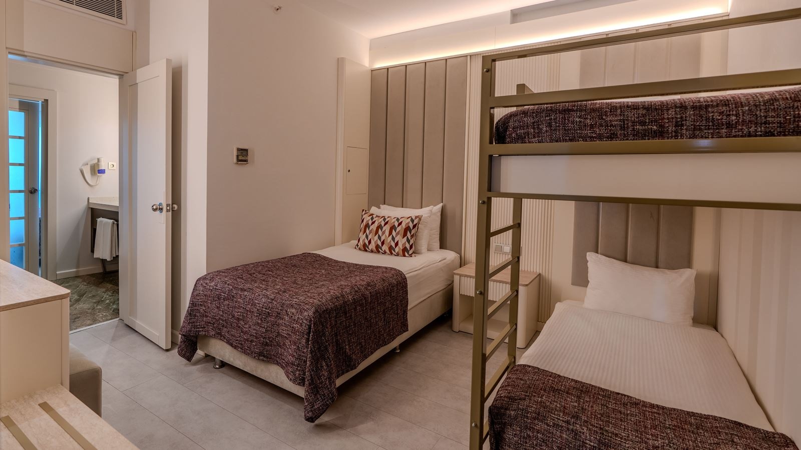 rooms-family-room-sea-side-view-2-bedrooms