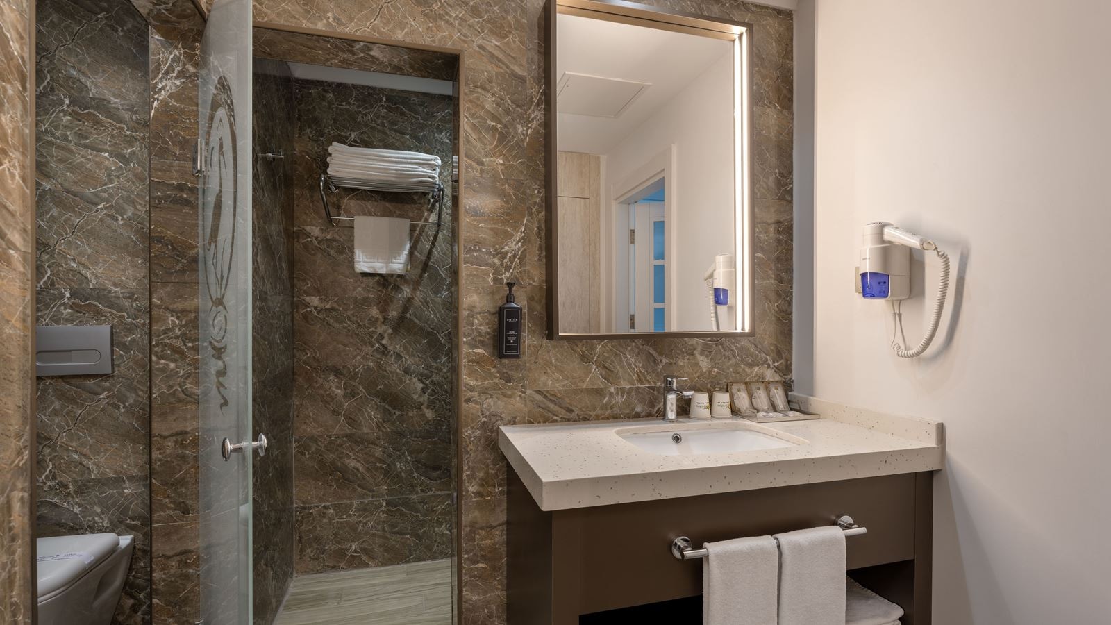 rooms-family-room-sea-side-view-2-bedrooms