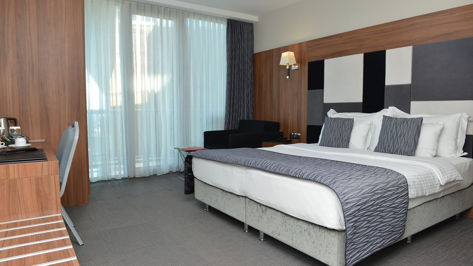 rooms-deluxe-king-oda