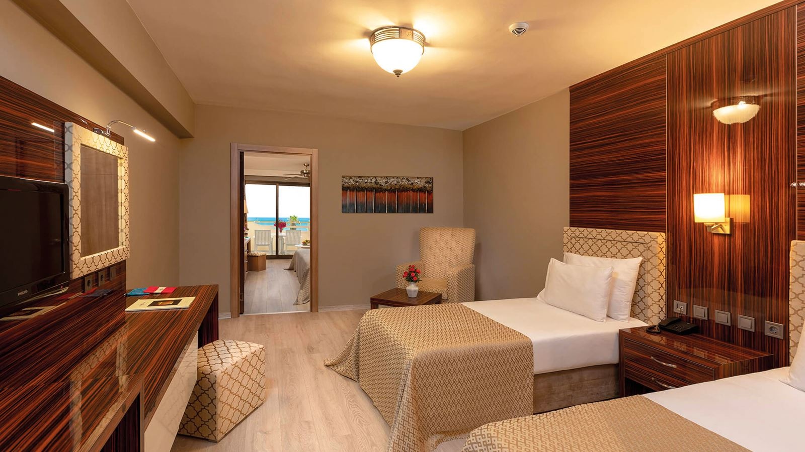 rooms-standart-side-sea-view-with-balcony