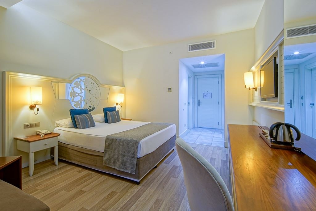 rooms-standard-room-pool