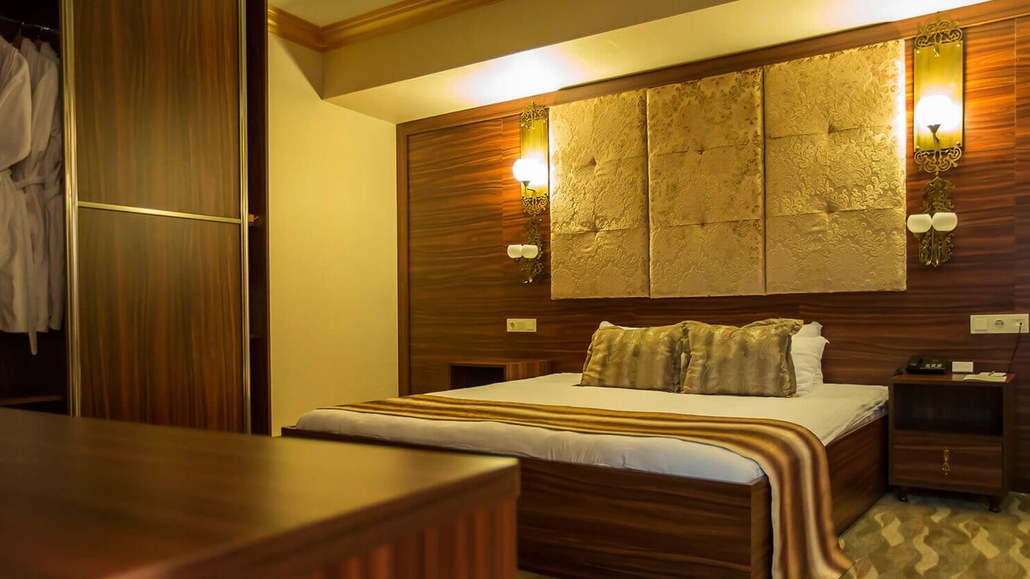 rooms-king-suite-room