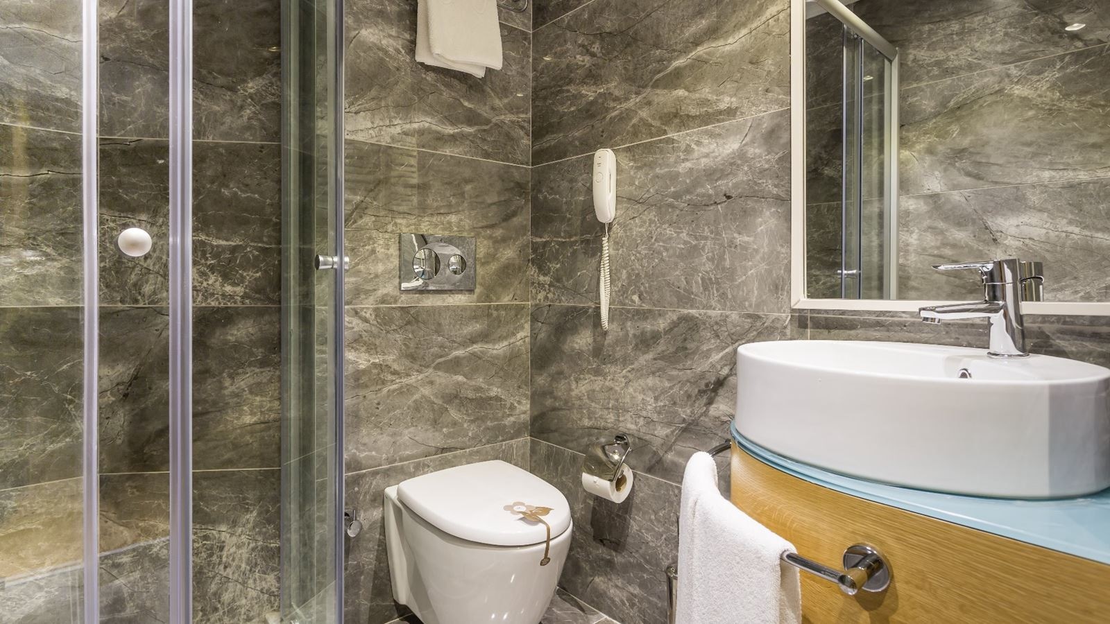 rooms-aska-river-side-anex-building-family-room