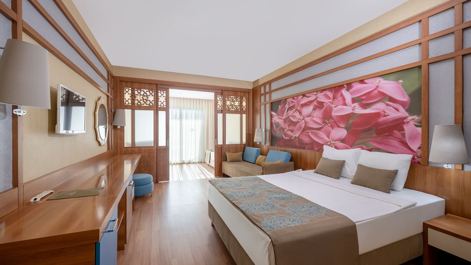 rooms-family-land-view