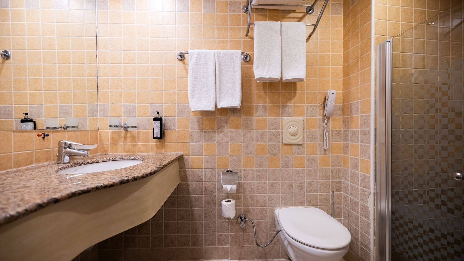 rooms-family-room-2-bedrooms