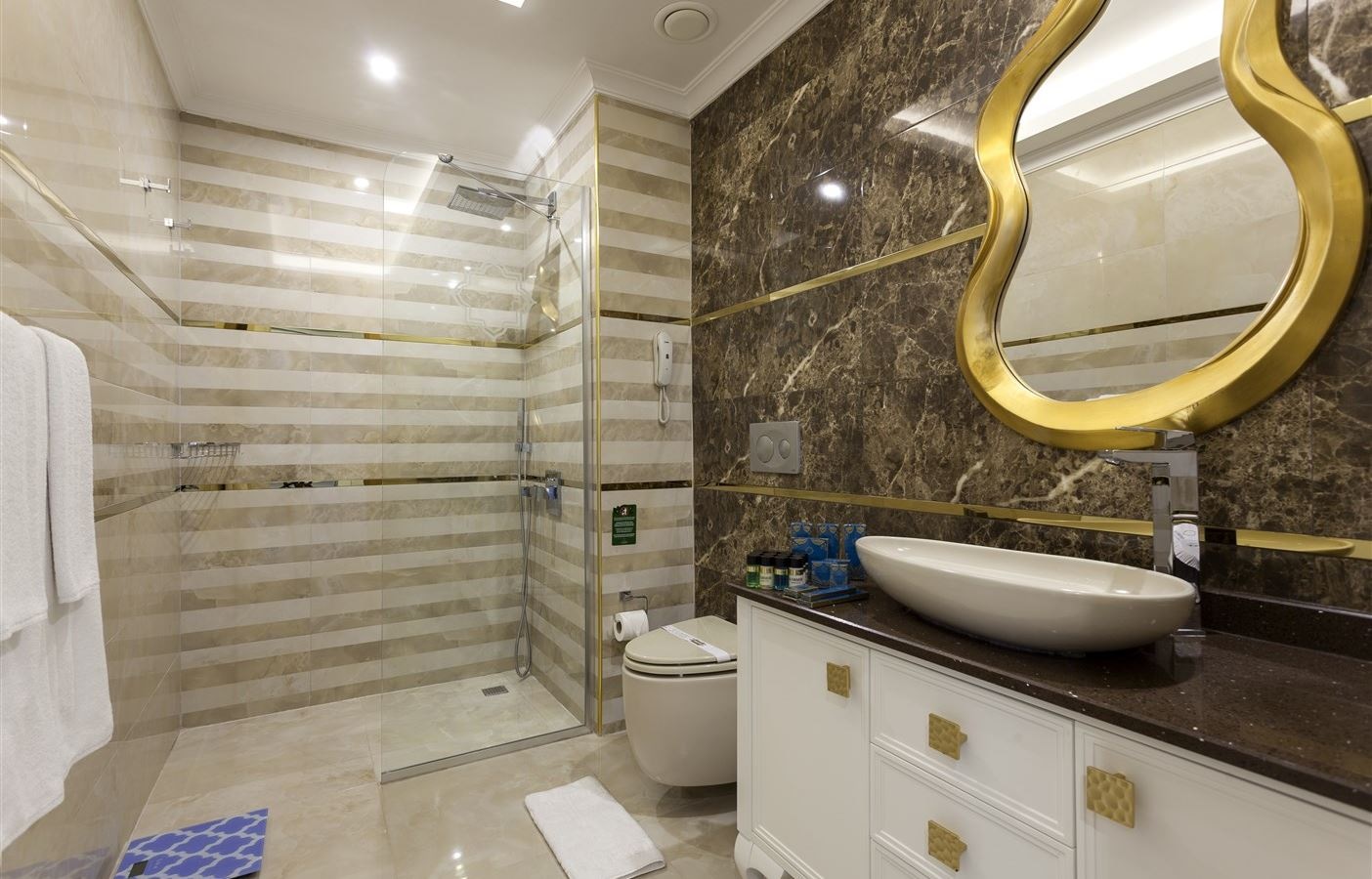 rooms-corner-deluxe-room