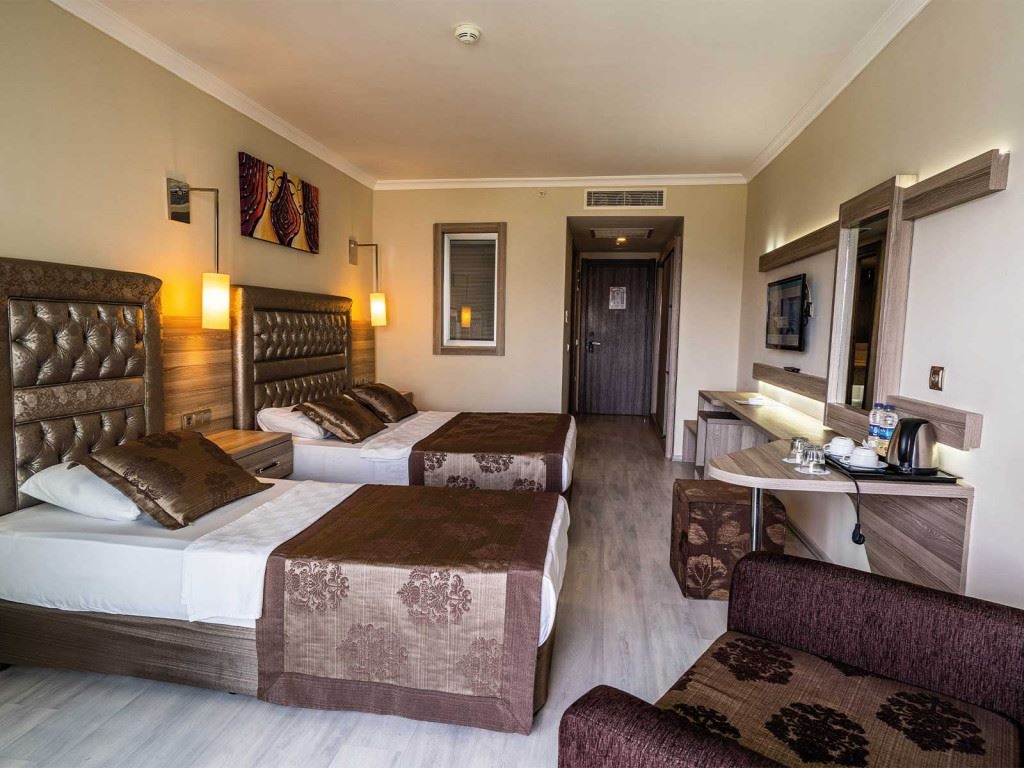 rooms-standard-land-view-room