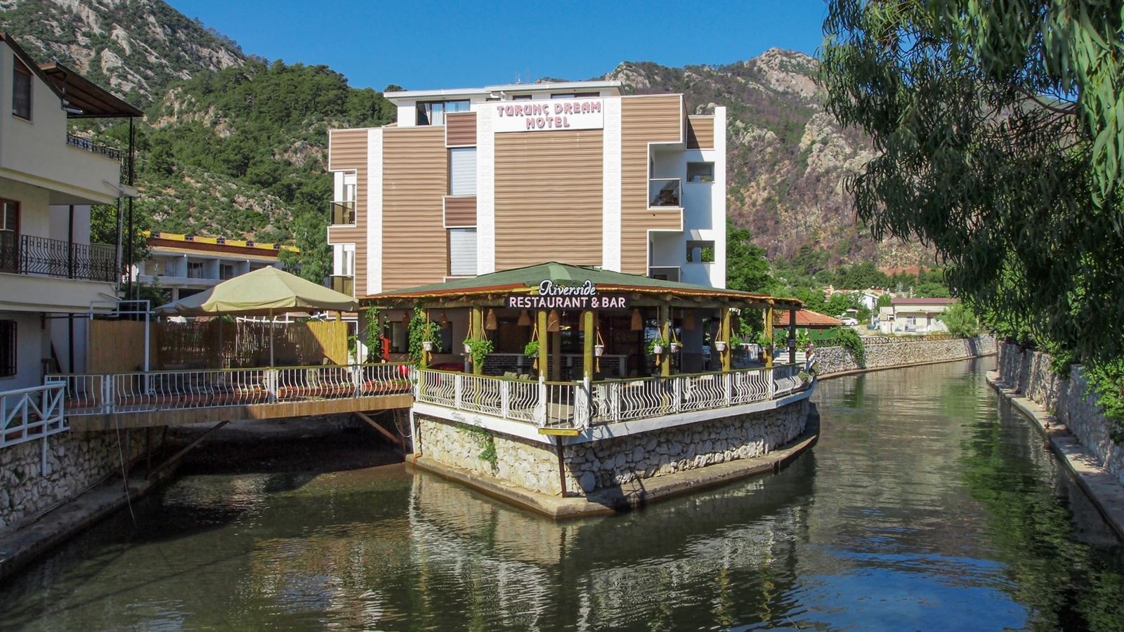 restaurants-restaurant