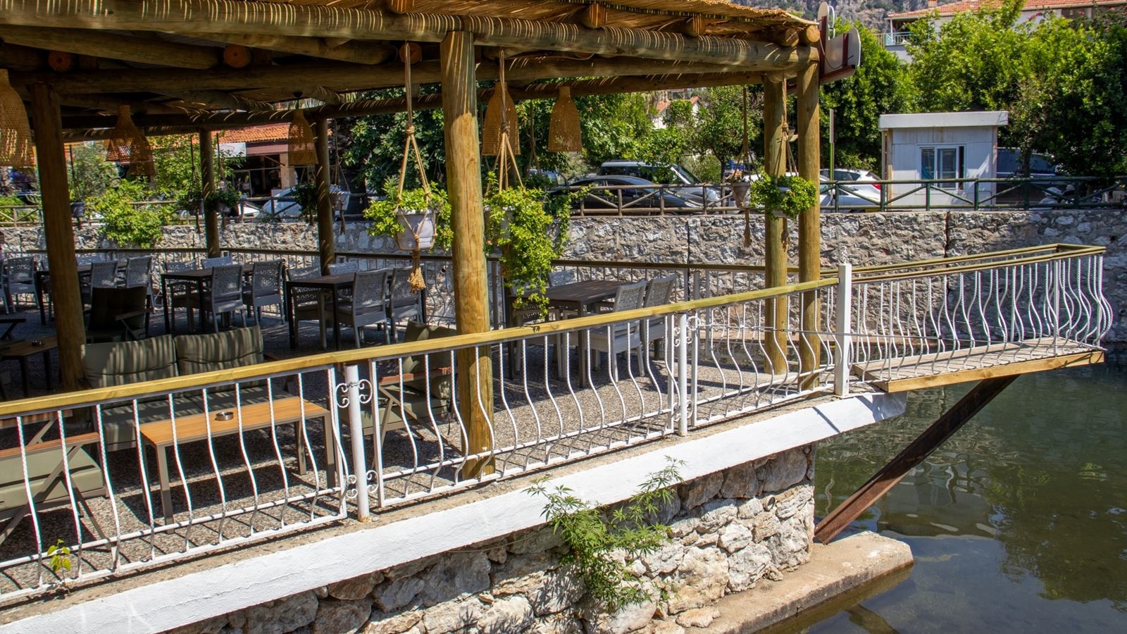 restaurants-restaurant