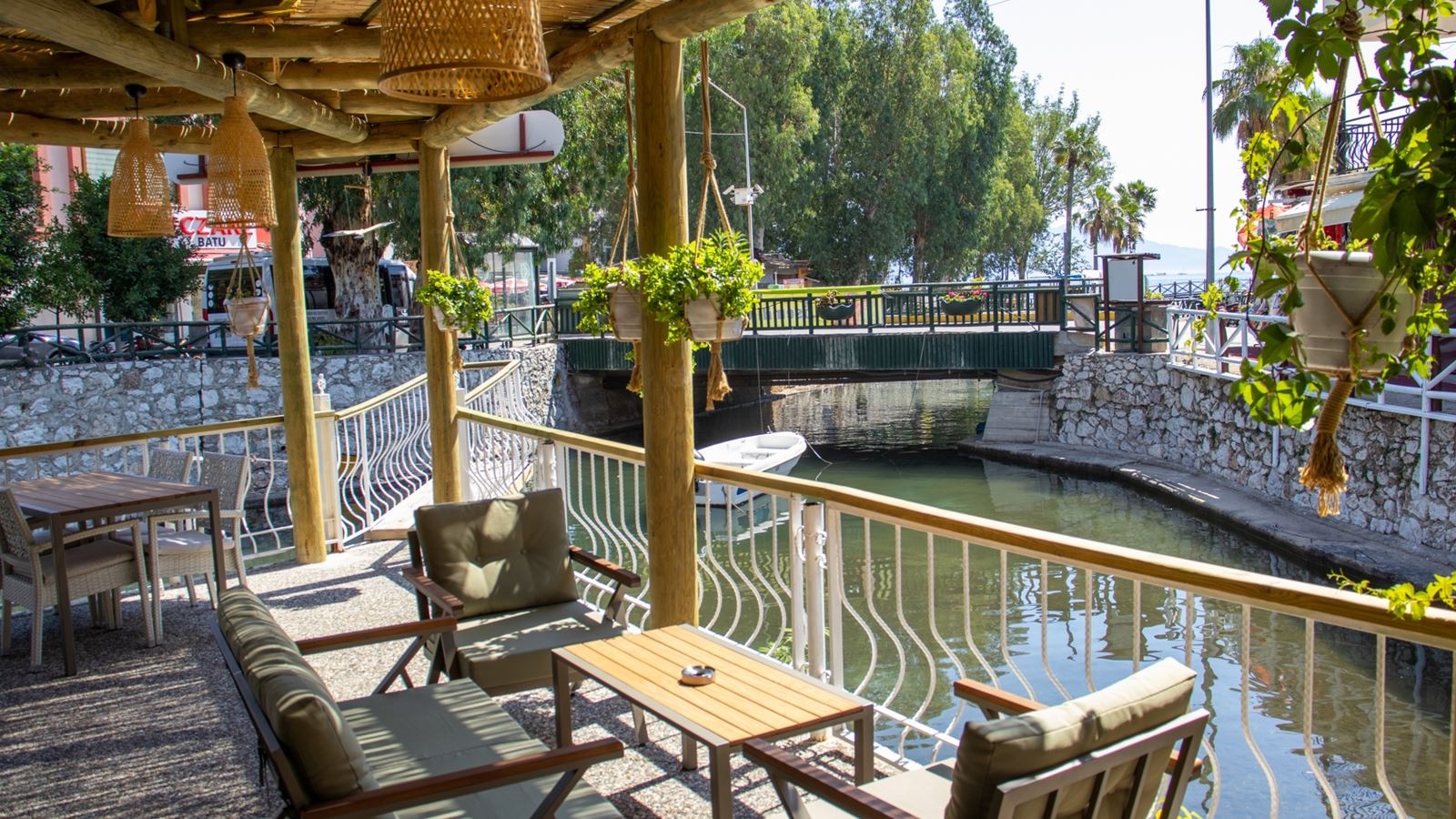 restaurants-restaurant