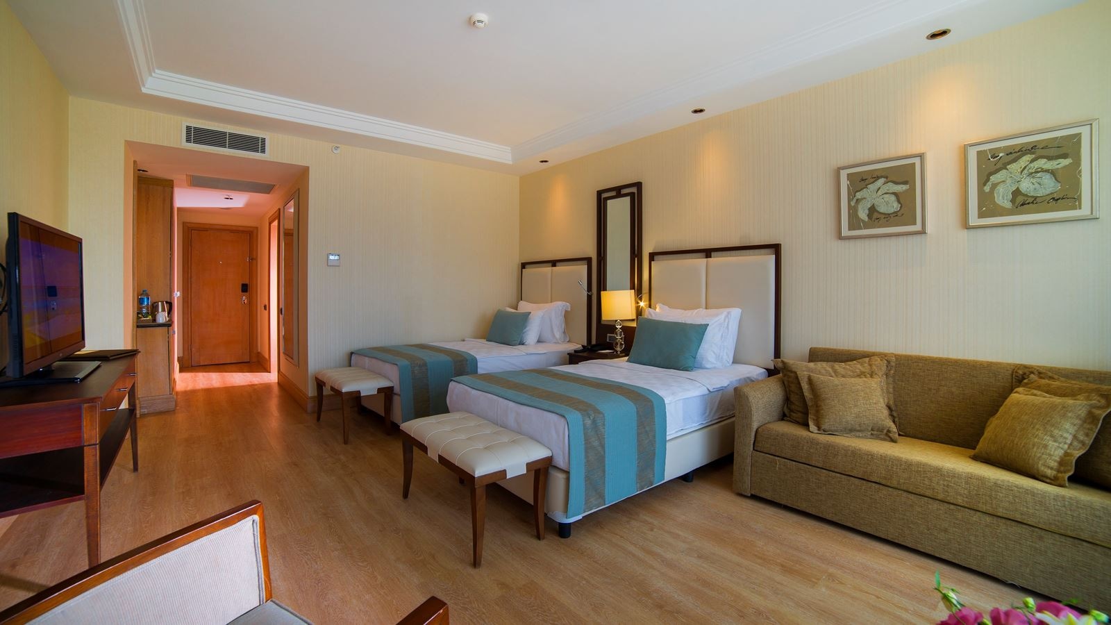 rooms-deluxe-land-view