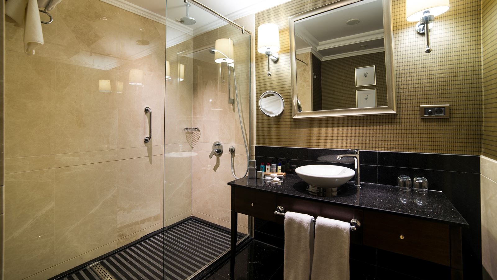 rooms-deluxe-large-land-view