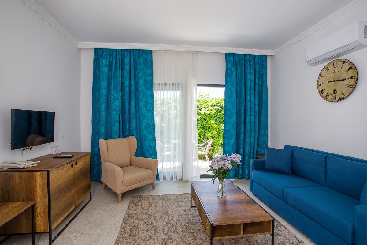 rooms-family-room-two-bedrooms