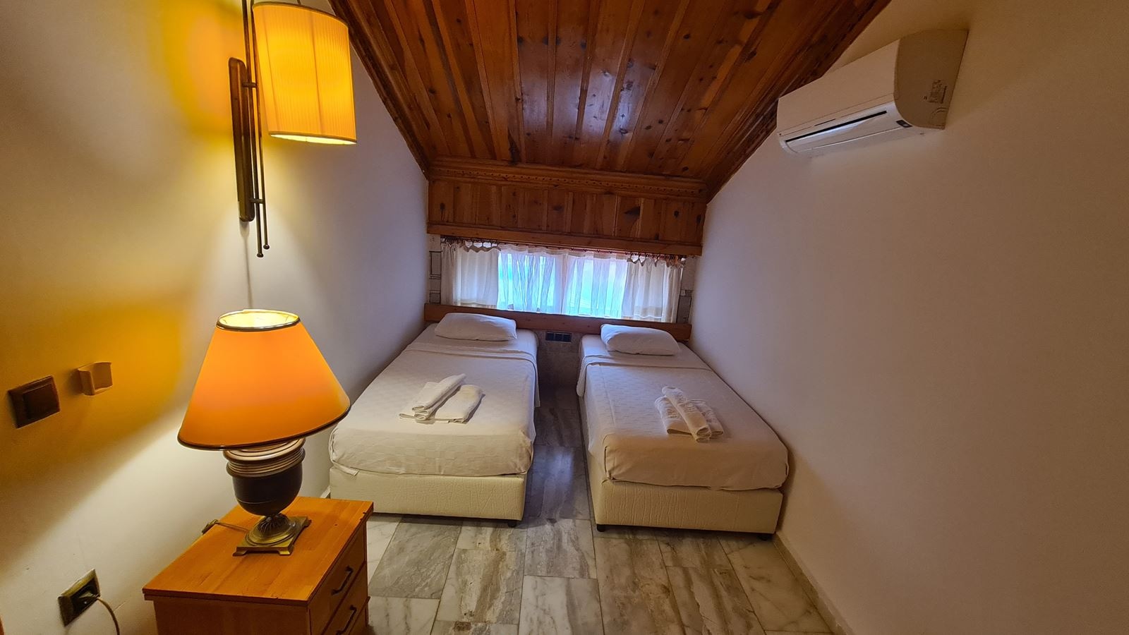 rooms-family-room-one-bedroom