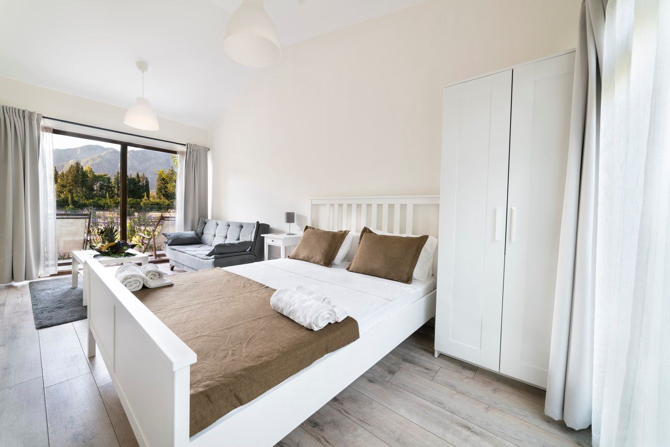 rooms-standard-room-with-balcony