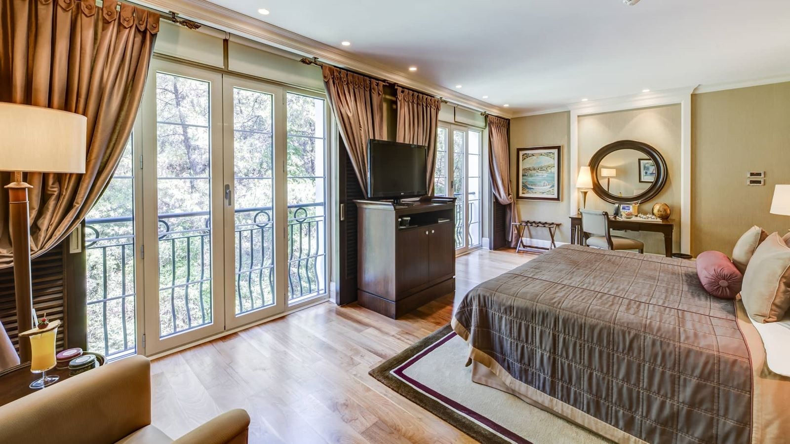 rooms-premium-forest-view-room