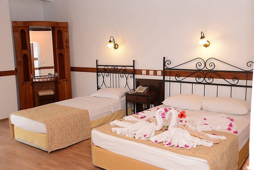 rooms-deluxe-land-view