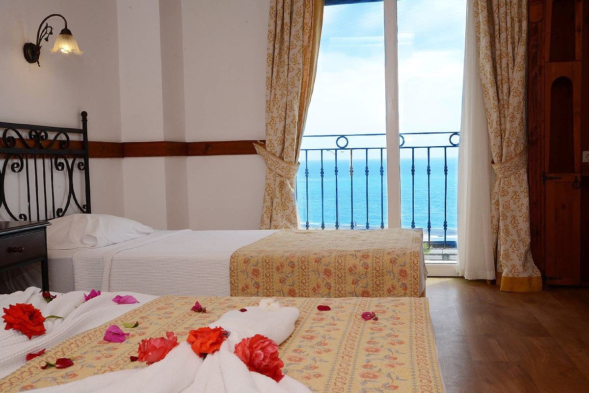 rooms-deluxe-land-view