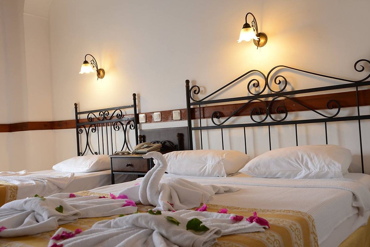 rooms-deluxe-land-view