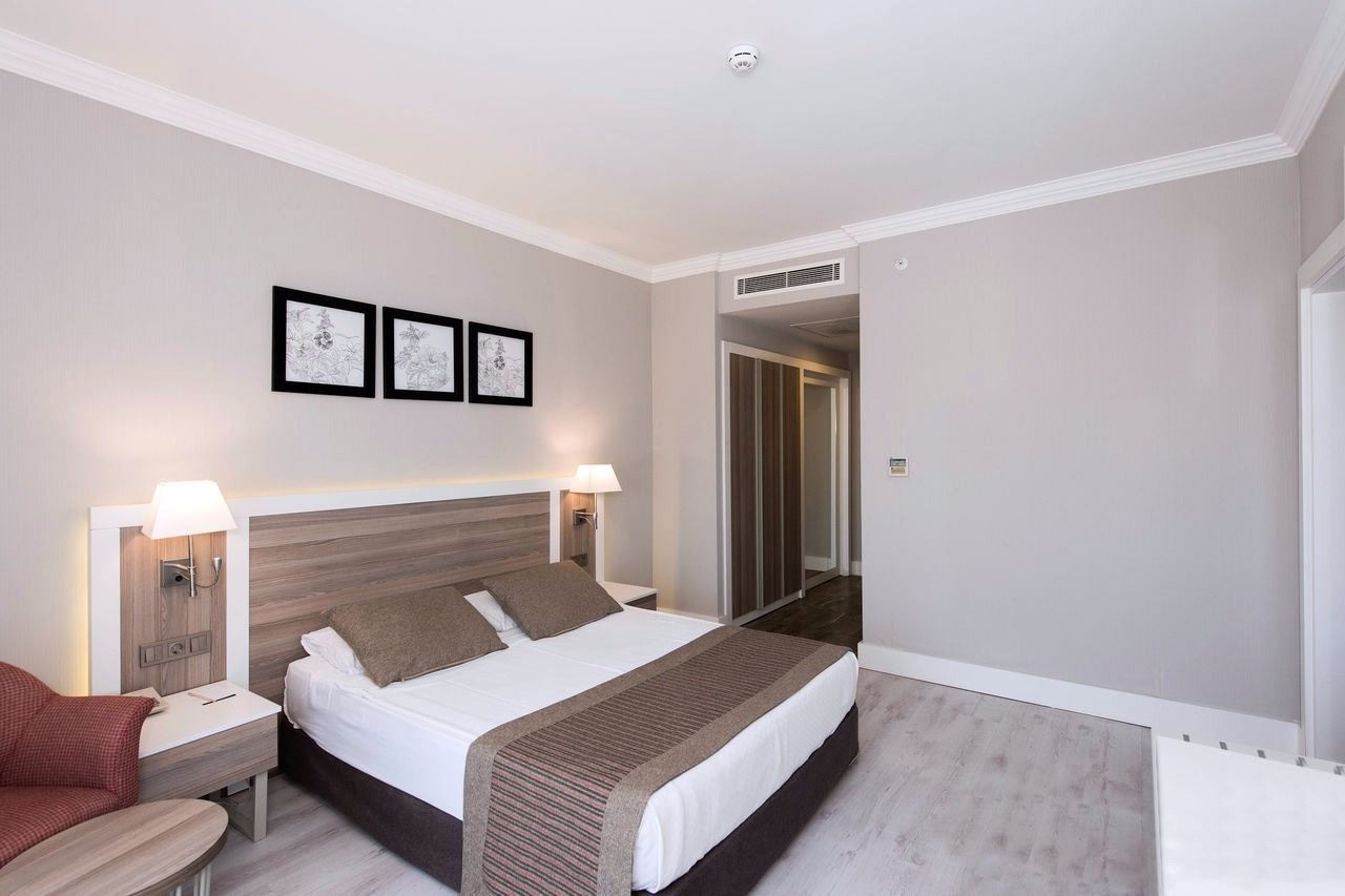 rooms-family-room-with-two-bedrooms