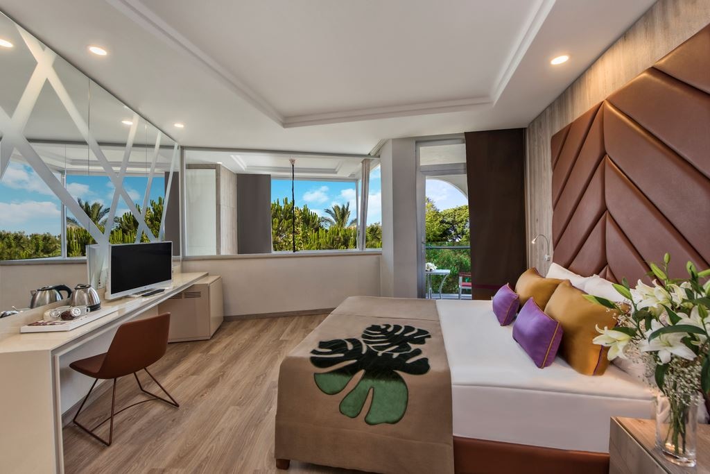 rooms-be-family-loft-room-land-view