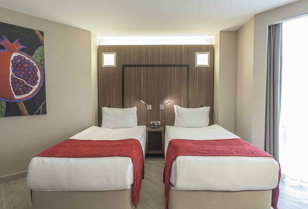 rooms-business-kara-manzarali-oda