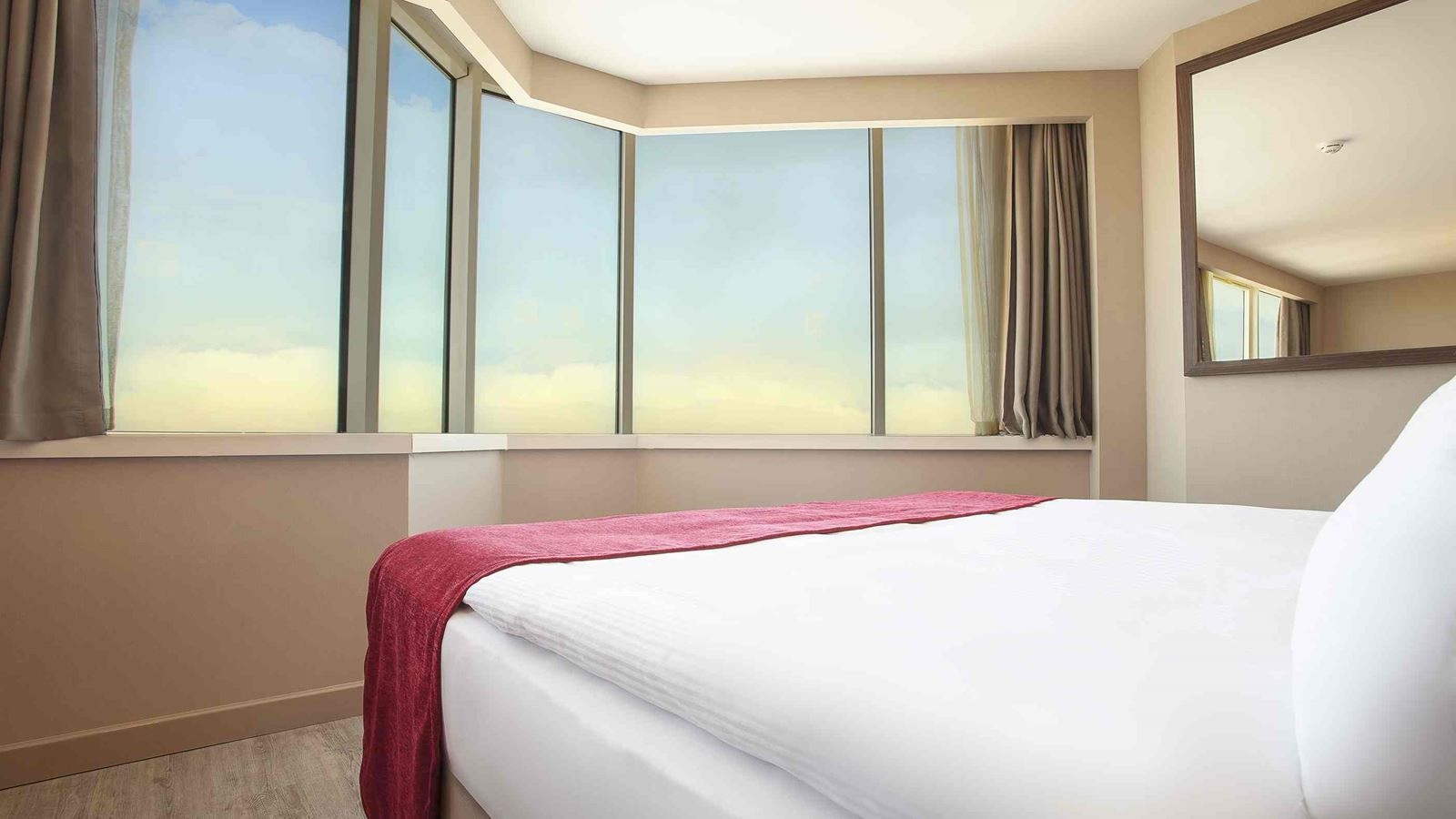 rooms-business-corner-room-sea-view