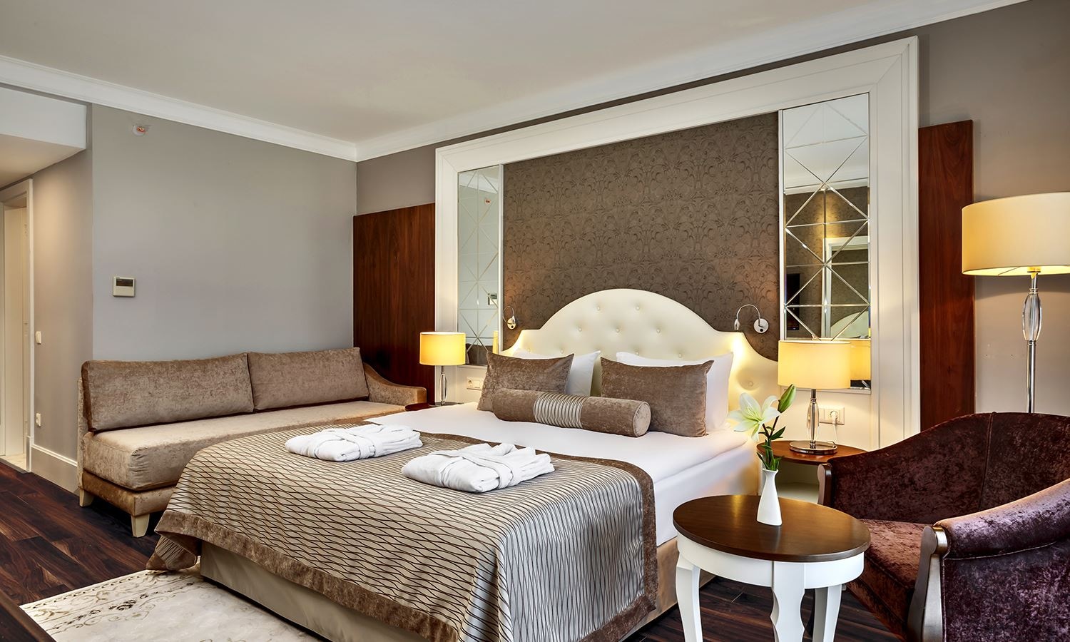 rooms-standard-side-sea-view-with-balcony