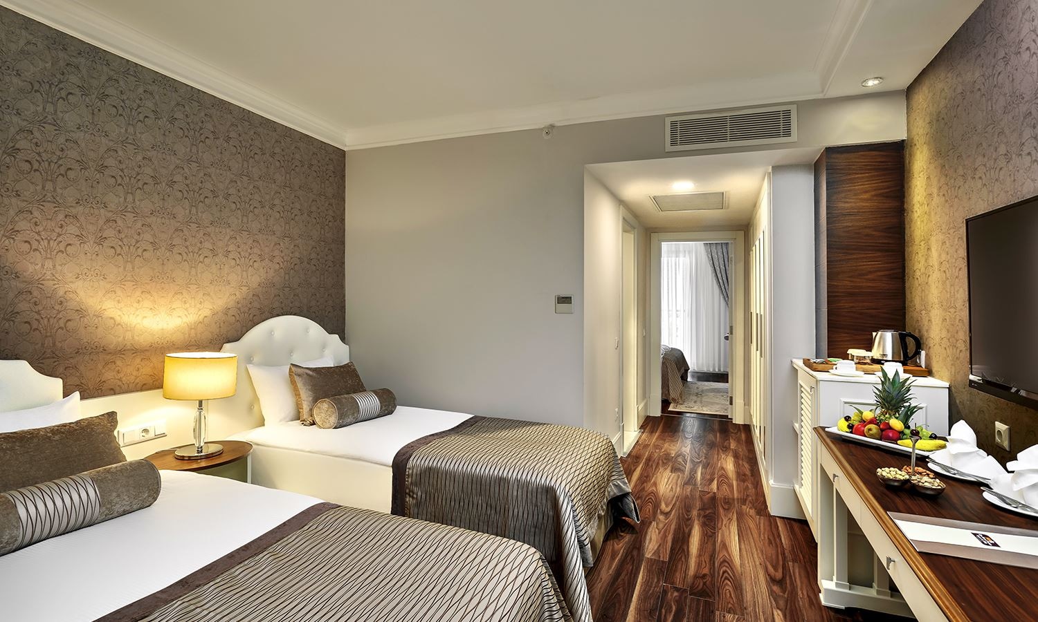 rooms-family-suite-sea-view-2-bedrooms