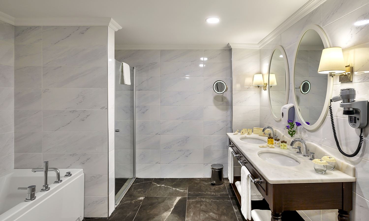 rooms-efes-royal-suite-sea-view