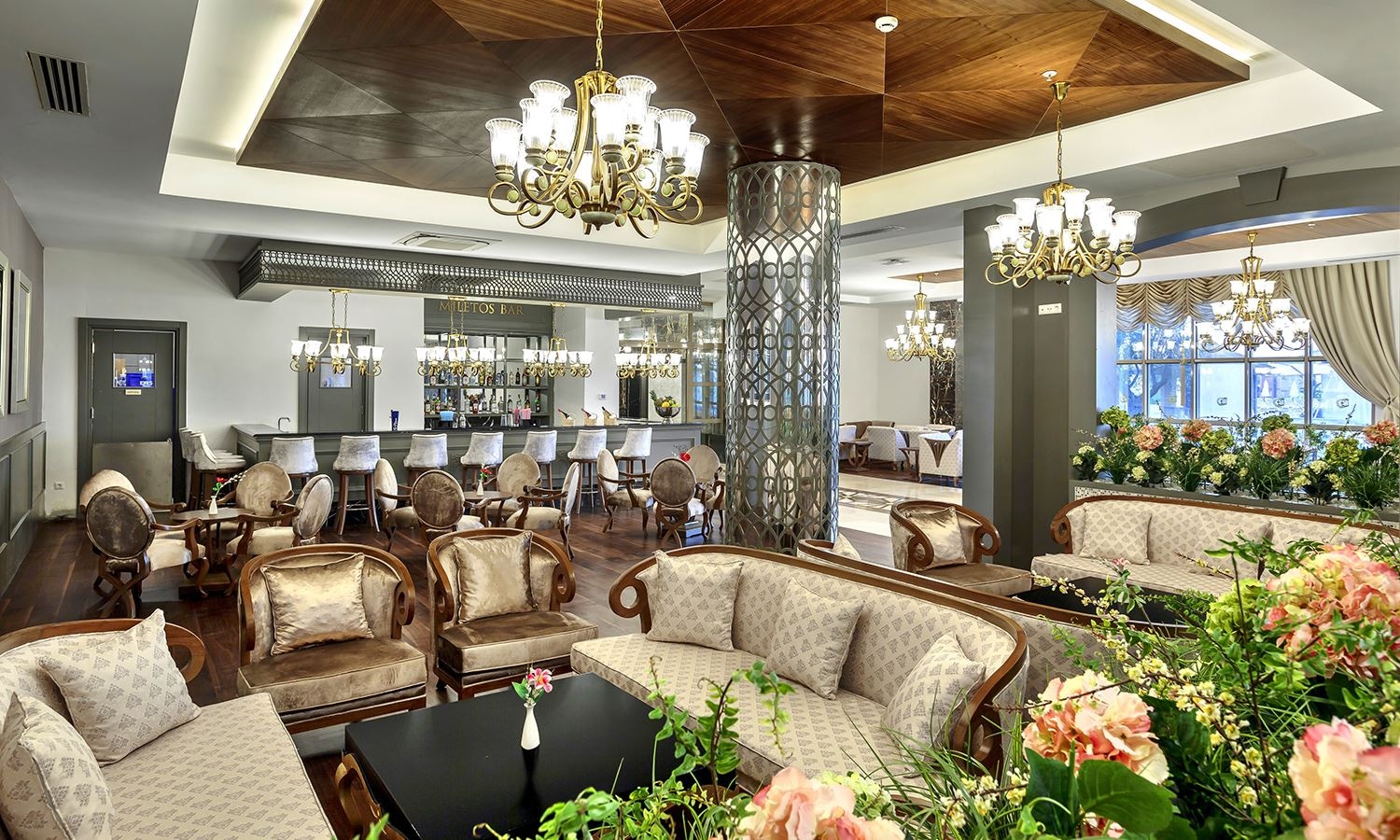 bars-lebedos-lobby-bar