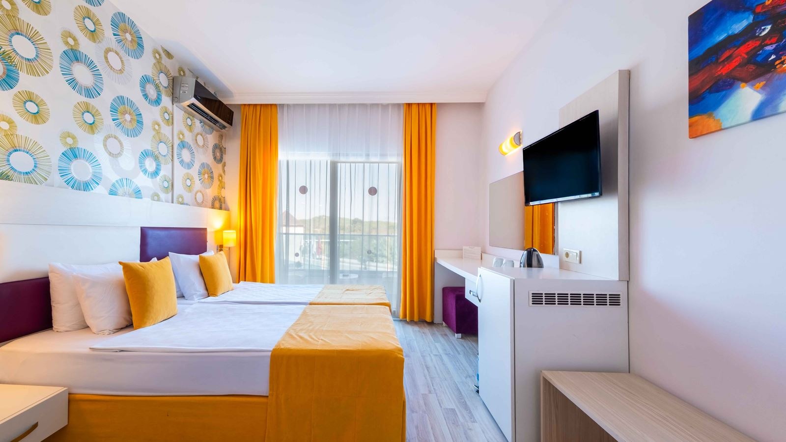 rooms-hotel-standard-room-with-balcony