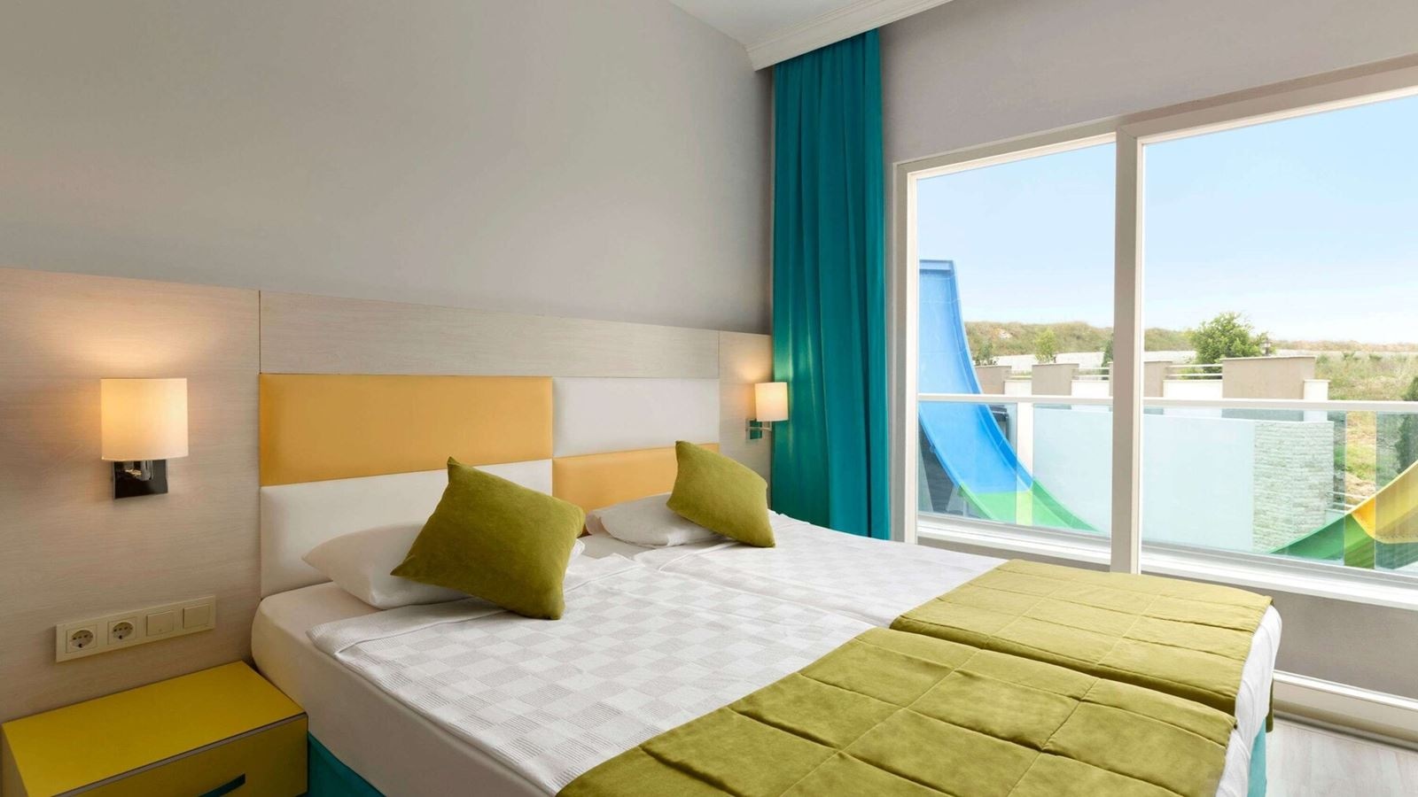 rooms-superior-room-land-view-with-french-balcony