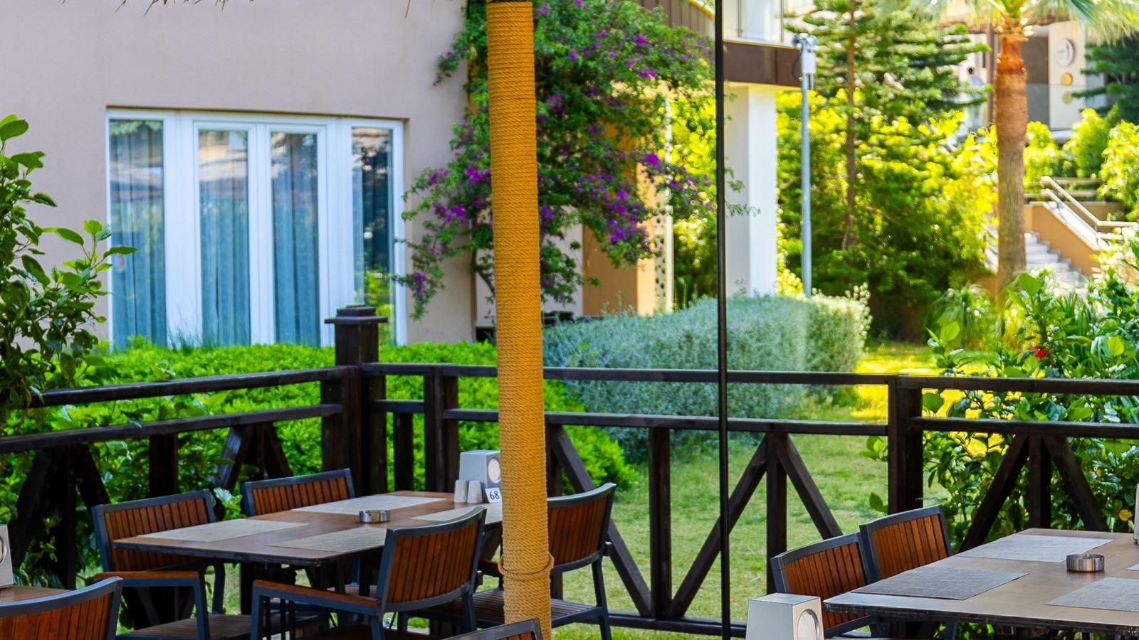 restaurants-relax-bar-restaurant