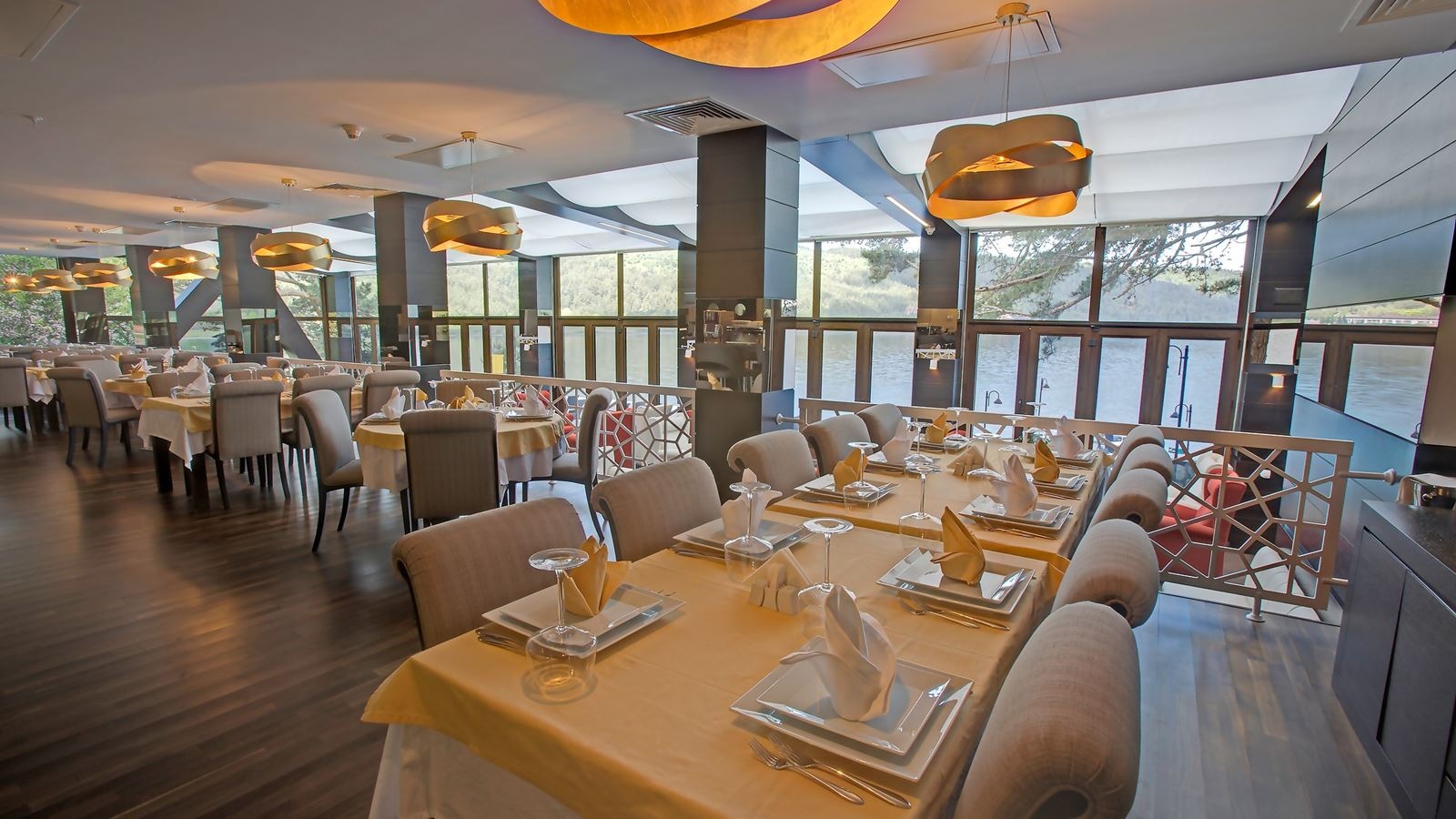 restaurants-restaurant