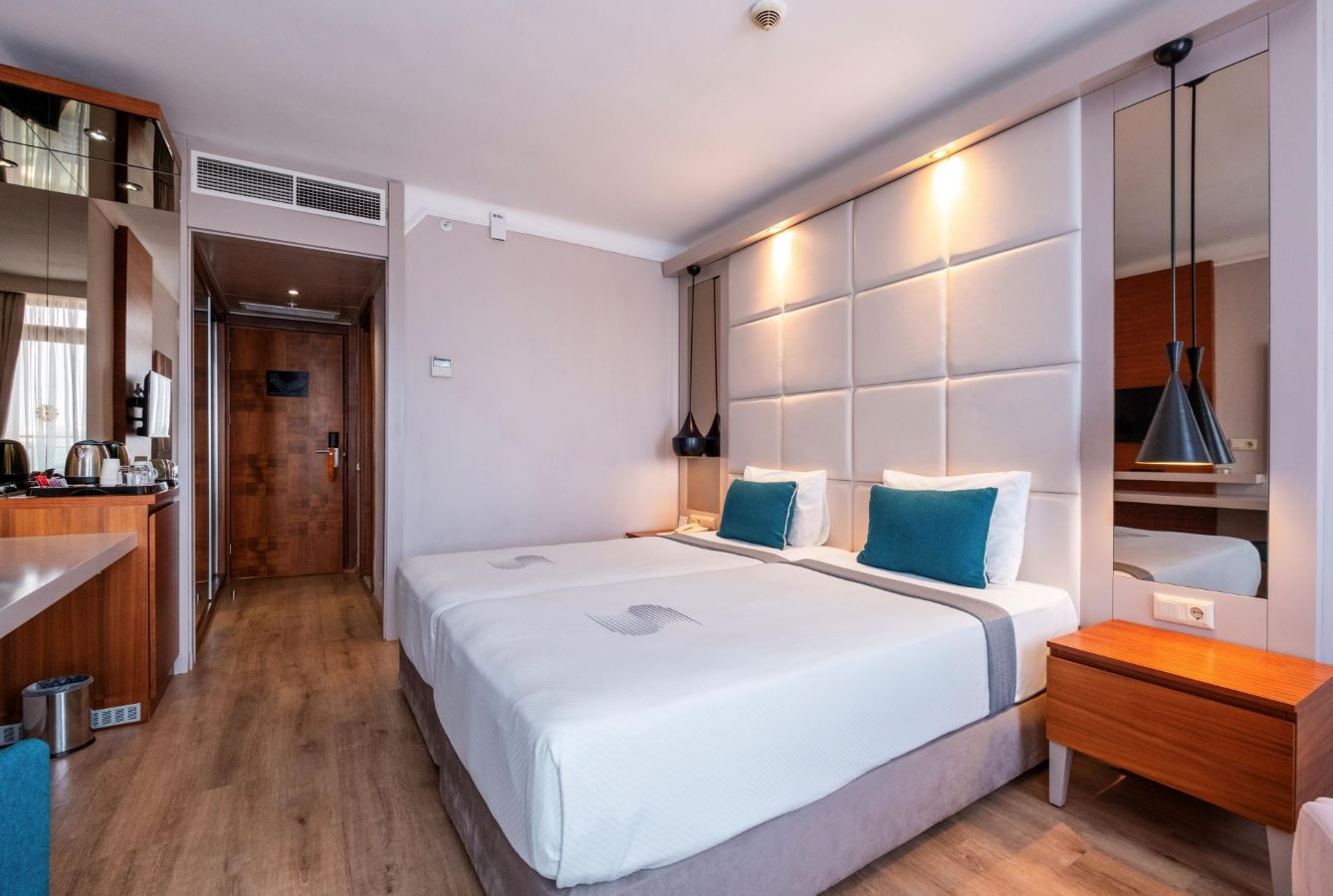 rooms-standard-room-land-view