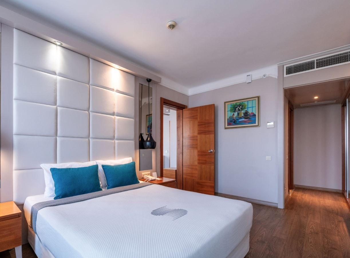 rooms-family-room-land